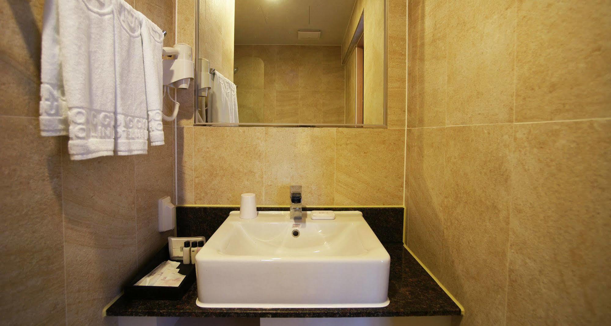 Jeju Poong Gyung Hotel Согвипхо Экстерьер фото