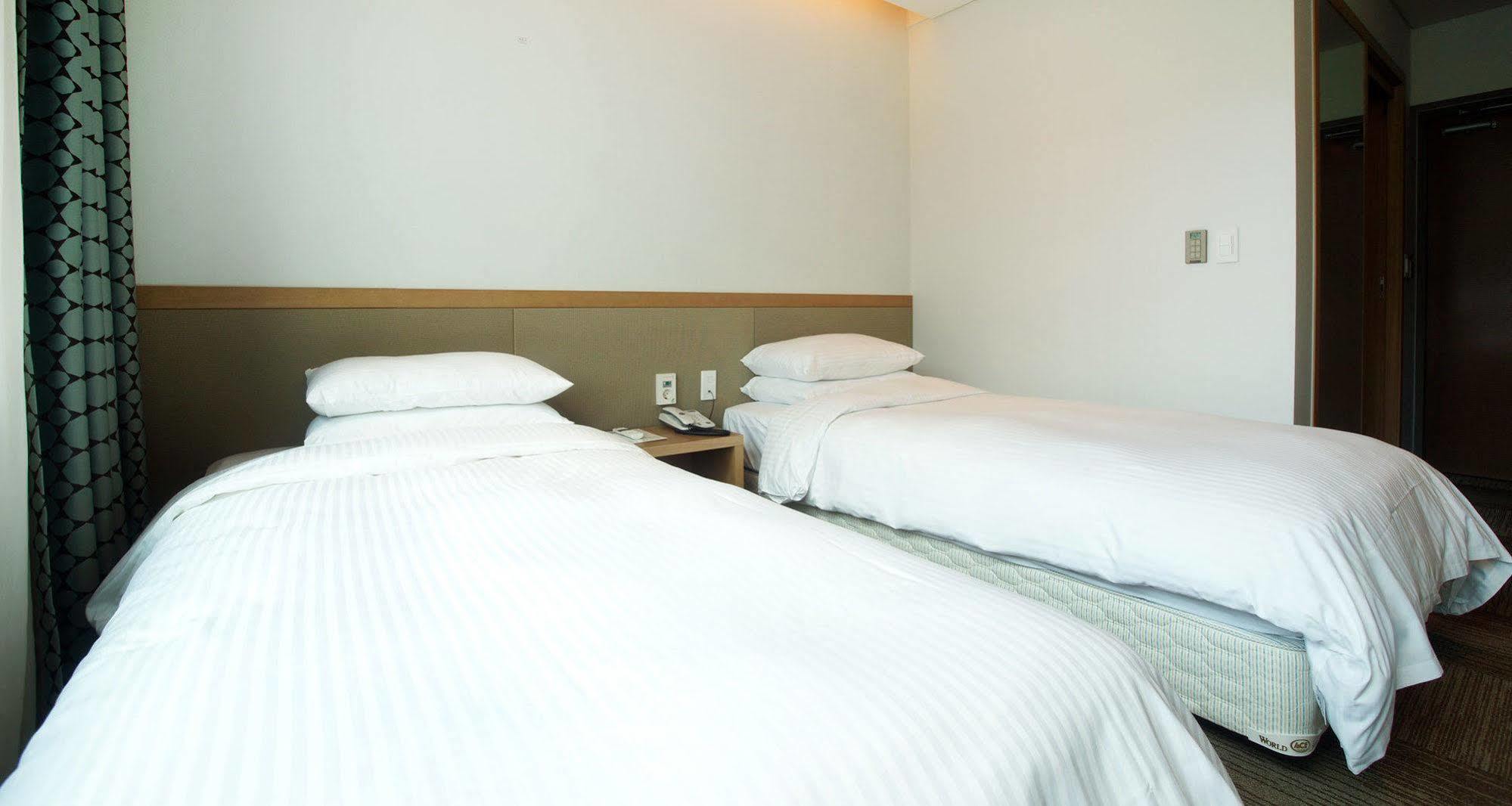 Jeju Poong Gyung Hotel Согвипхо Экстерьер фото