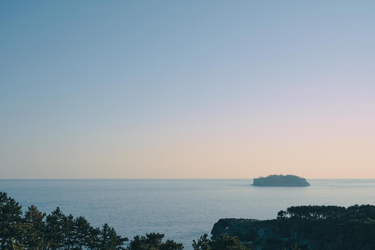 Jeju Poong Gyung Hotel Согвипхо Экстерьер фото