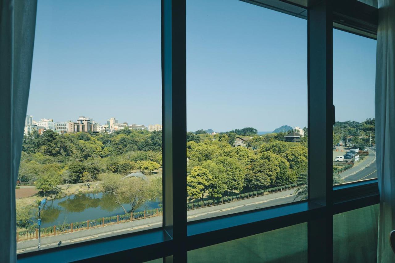 Jeju Poong Gyung Hotel Согвипхо Экстерьер фото