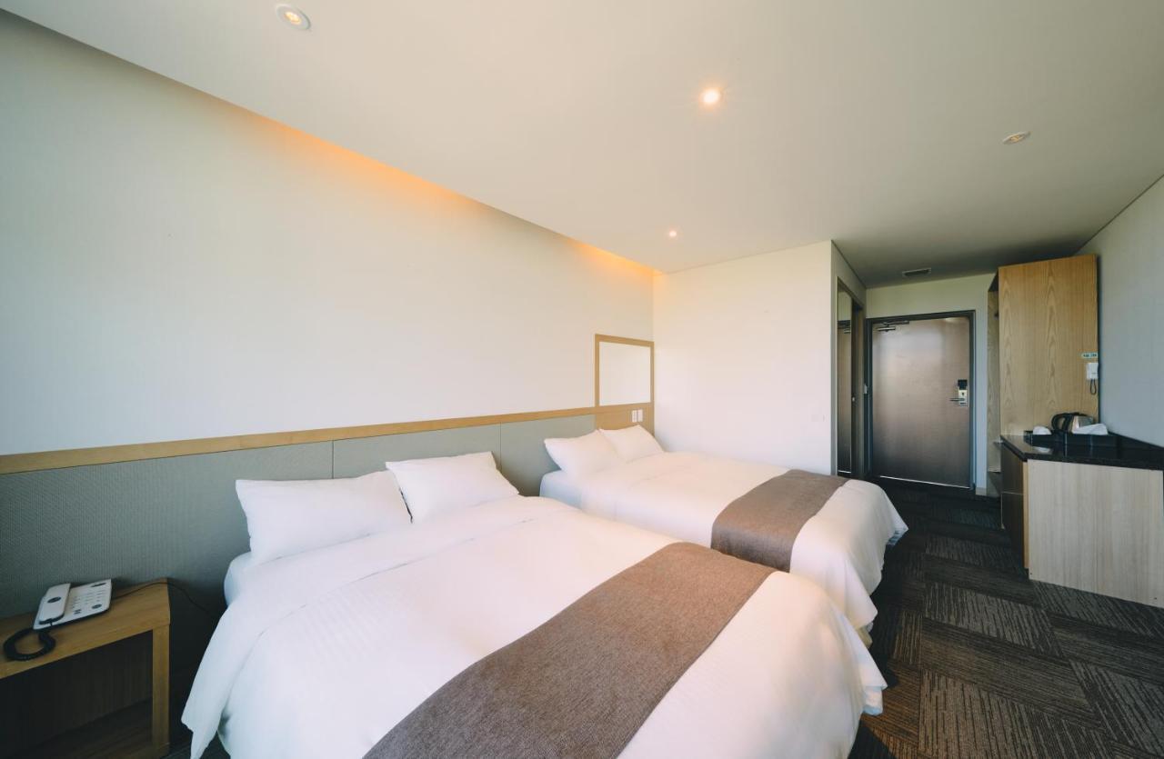 Jeju Poong Gyung Hotel Согвипхо Экстерьер фото