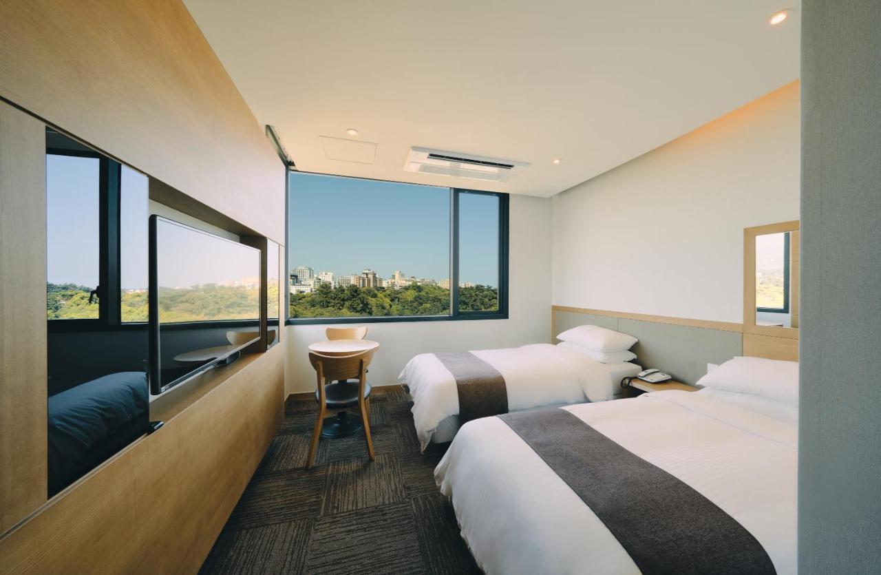 Jeju Poong Gyung Hotel Согвипхо Экстерьер фото