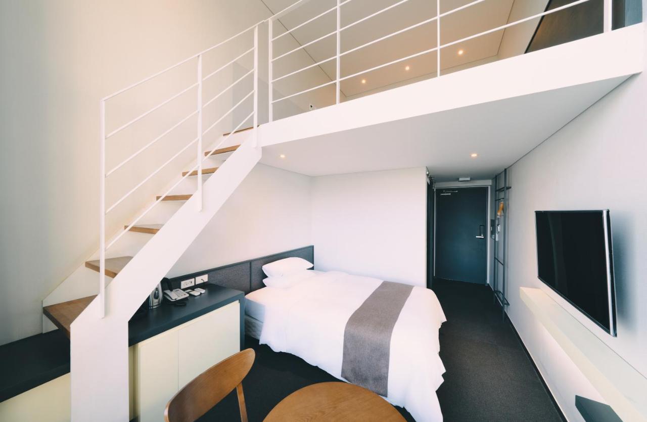 Jeju Poong Gyung Hotel Согвипхо Экстерьер фото