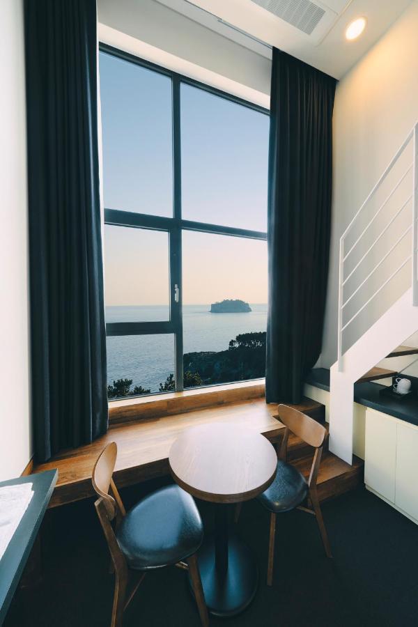 Jeju Poong Gyung Hotel Согвипхо Экстерьер фото