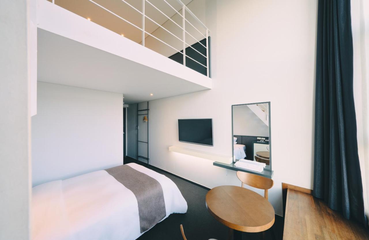 Jeju Poong Gyung Hotel Согвипхо Экстерьер фото