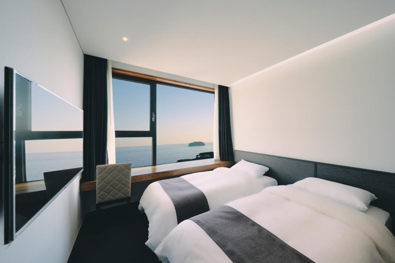 Jeju Poong Gyung Hotel Согвипхо Экстерьер фото