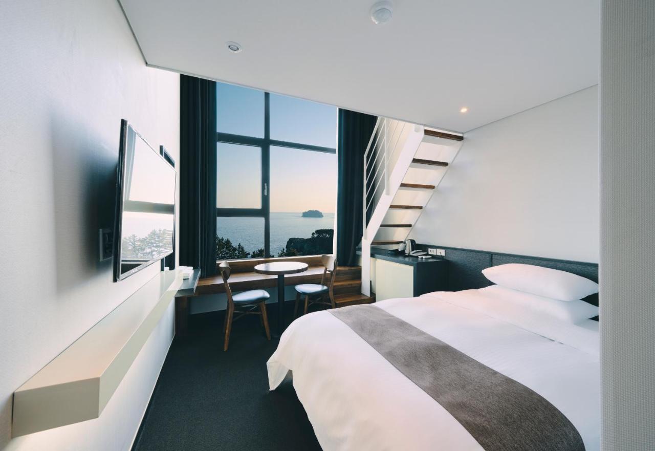 Jeju Poong Gyung Hotel Согвипхо Экстерьер фото